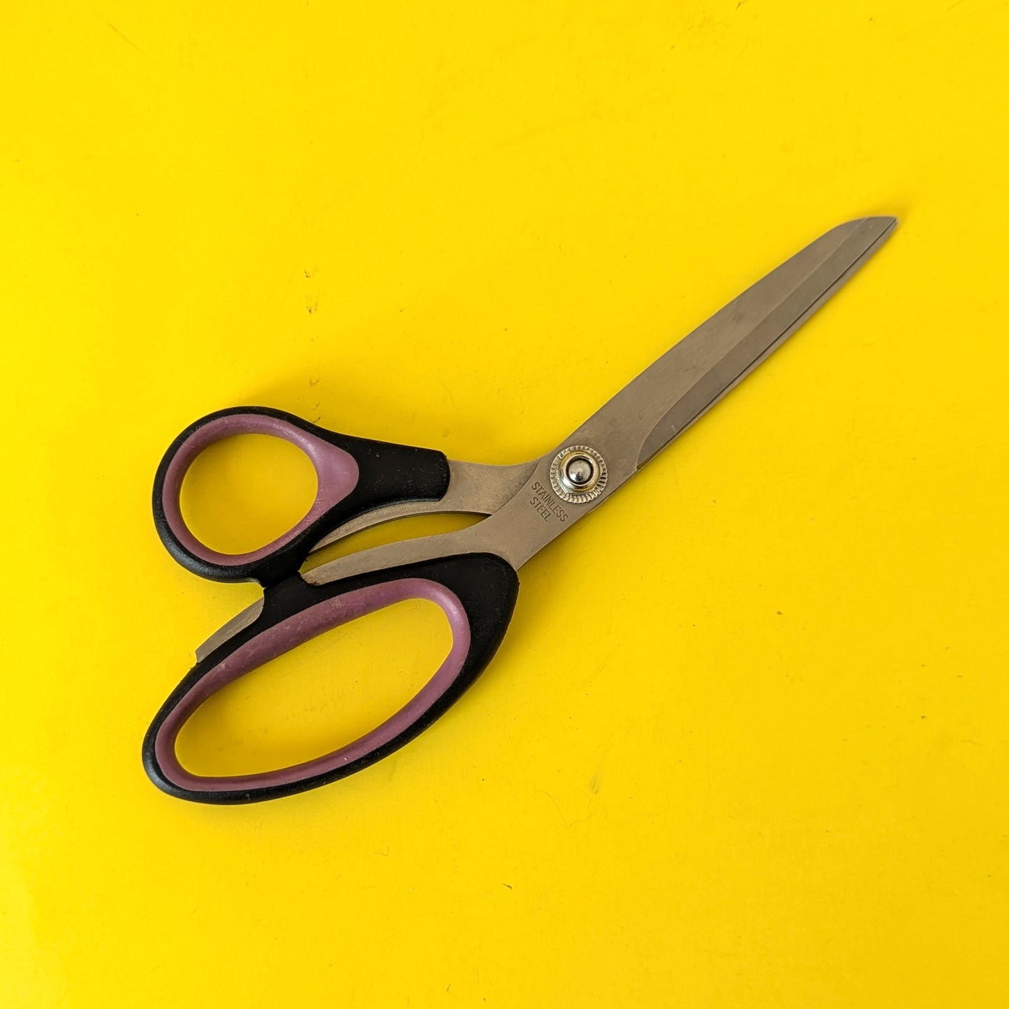 Sewing shears