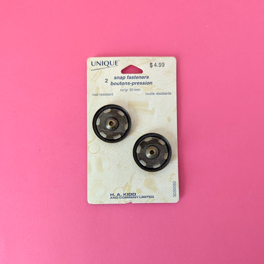 Snap fasteners
