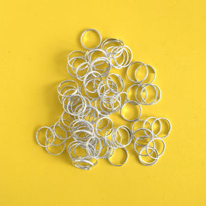 Plastic adjustable silver rings / Bagues d'argent réglables en plastique