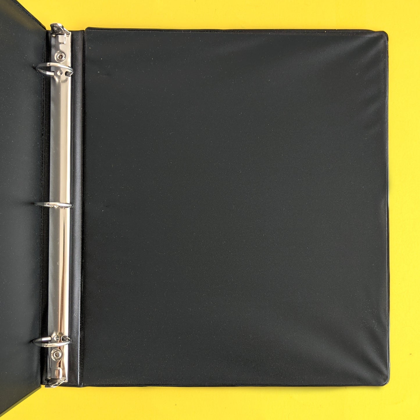 1" 3-ring binder (3 colours available)